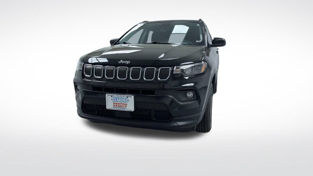 Used 2022 Jeep Compass Latitude w/ Sun and Sound Group AWD/4WD image 3