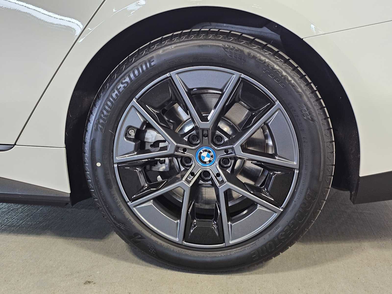 Used 2023 BMW i4 eDrive35 w/ Premium Package image 8