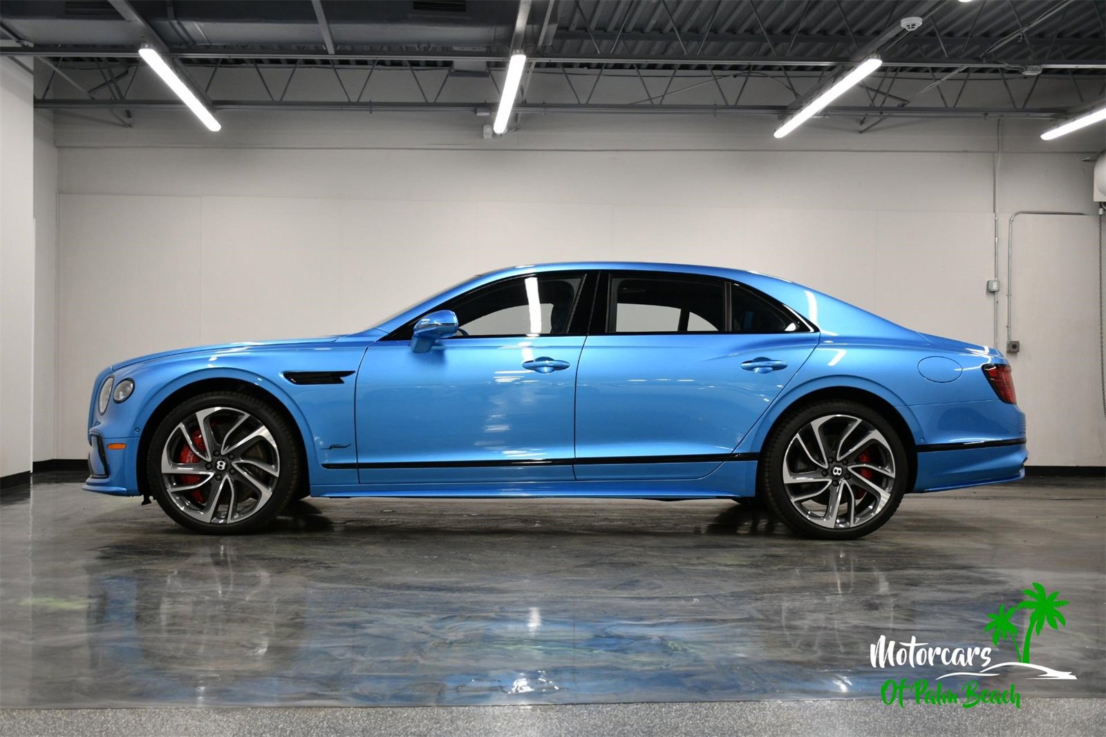 Used 2025 Bentley Flying Spur Plug-In Hybrid image 4