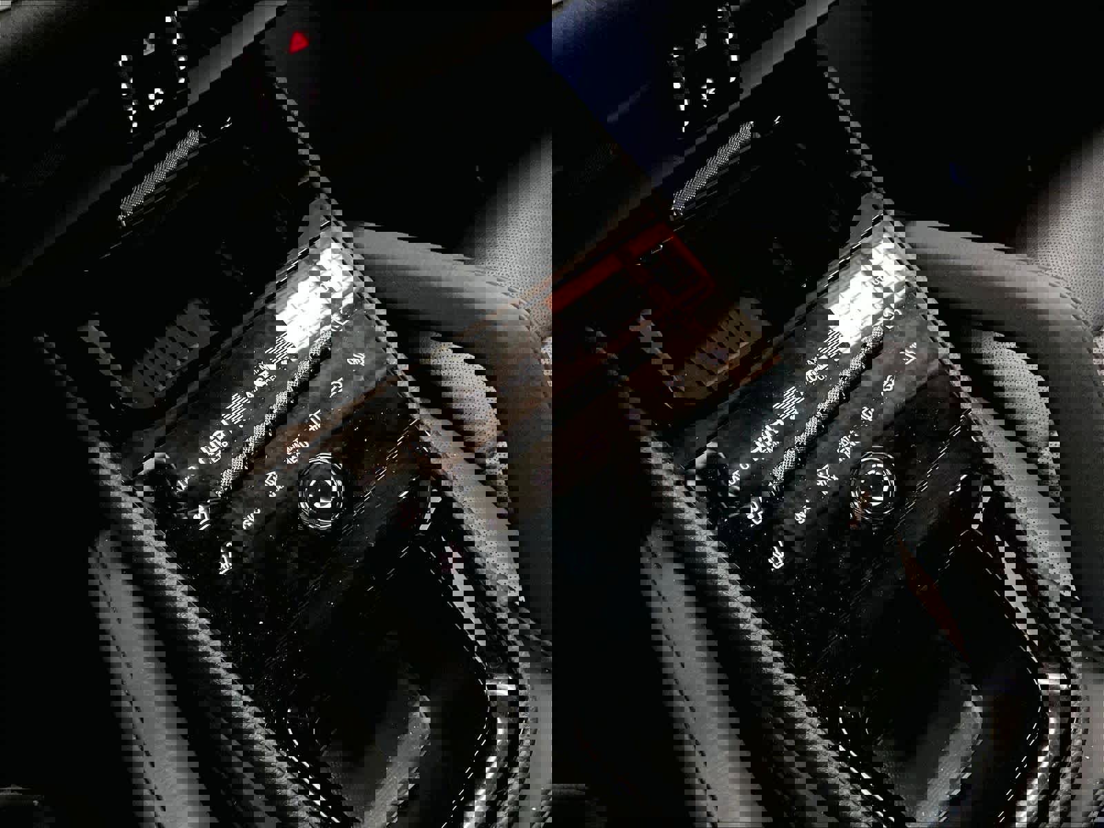 Used 2025 Porsche Cayenne image 37