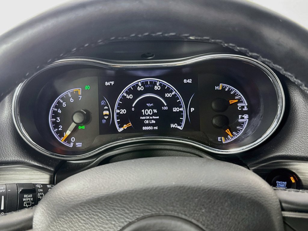 Used 2019 Jeep Grand Cherokee Laredo AWD/4WD image 14