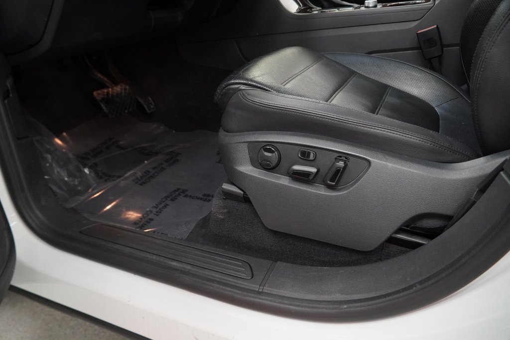 Used 2016 Volkswagen Touareg VR6 image 41