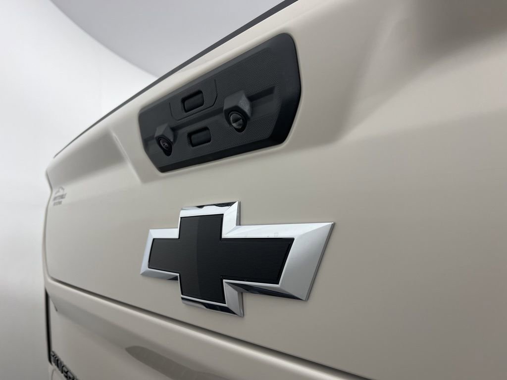 New 2026 Chevrolet Silverado 2500 ZR2 w/ LPO, Dark Essentials Package image 22