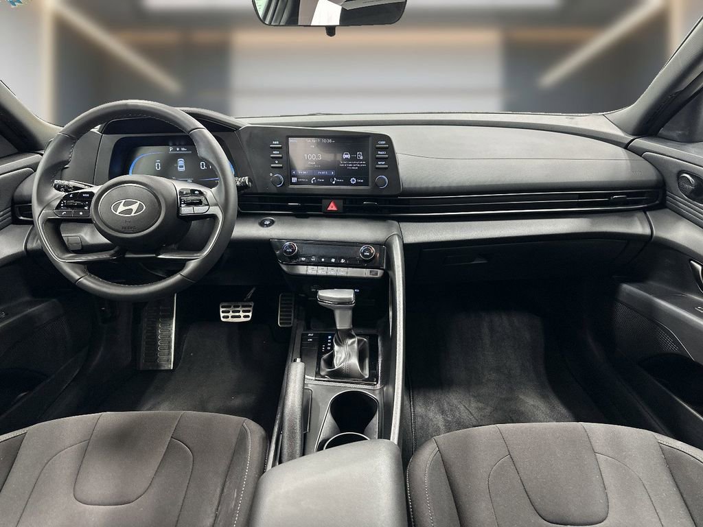 Certified 2025 Hyundai Elantra Sport image 10