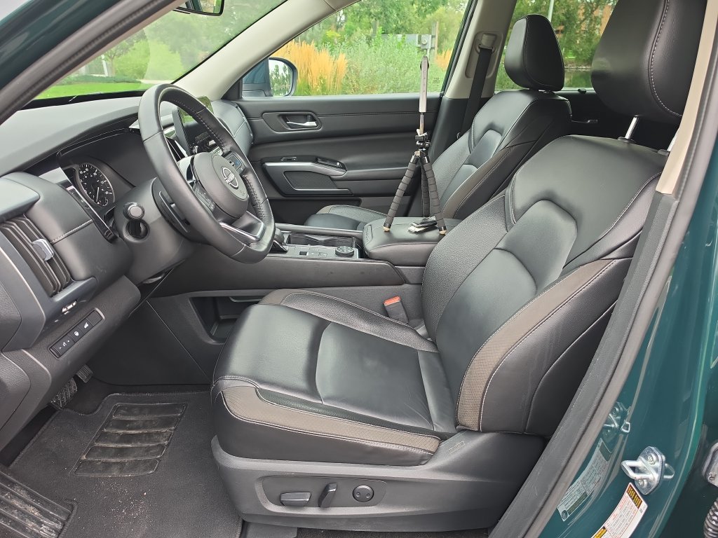 Used 2024 Nissan Pathfinder SL AWD/4WD image 10