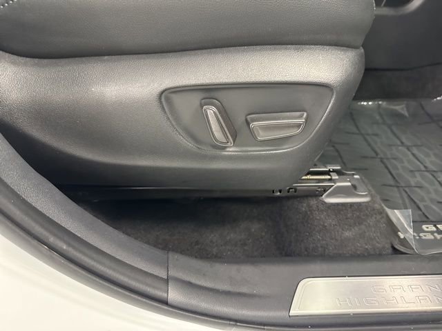 Used 2025 Toyota Grand Highlander AWD Hybrid image 26