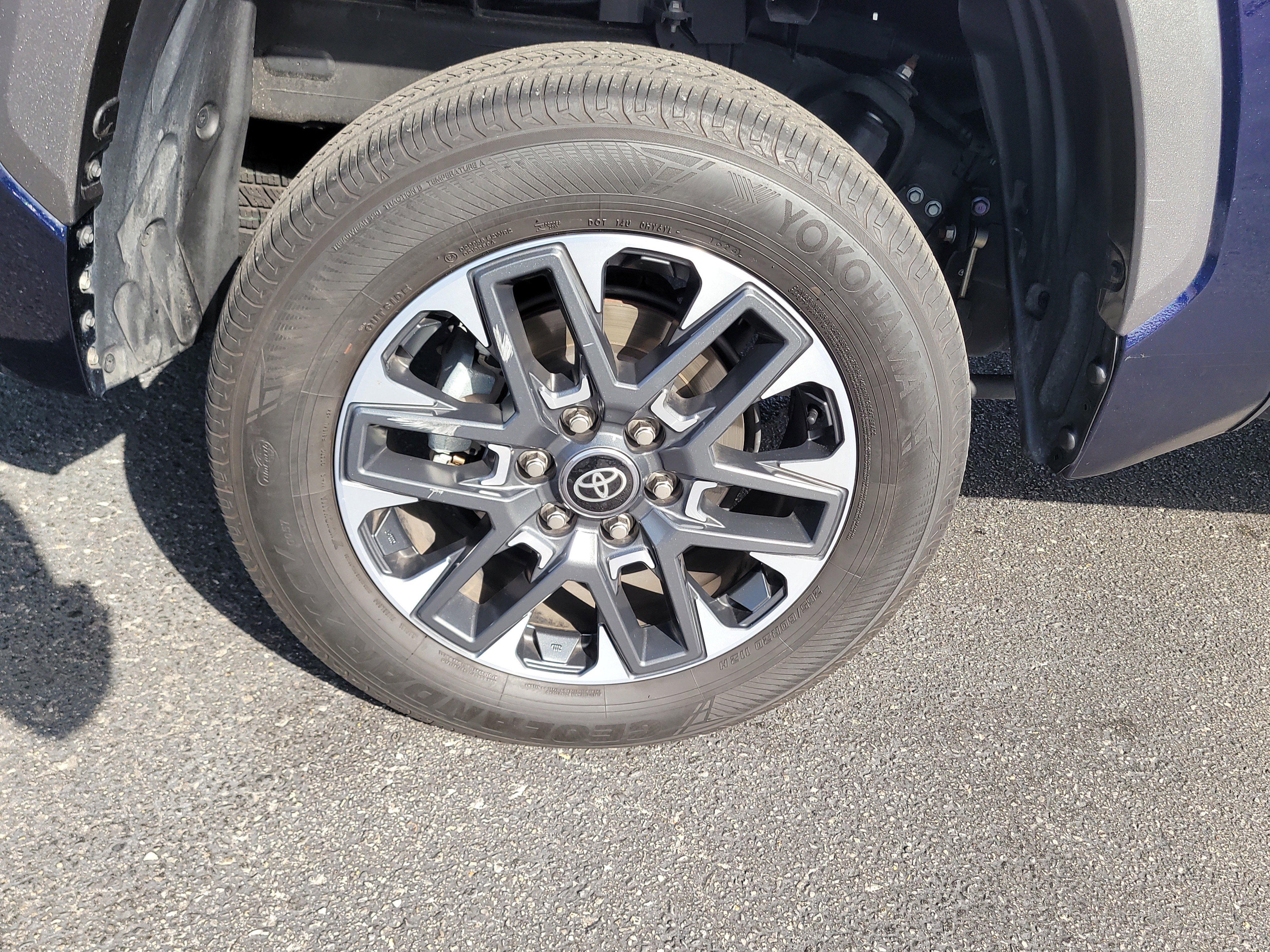 Used 2025 Toyota Tundra Limited image 9