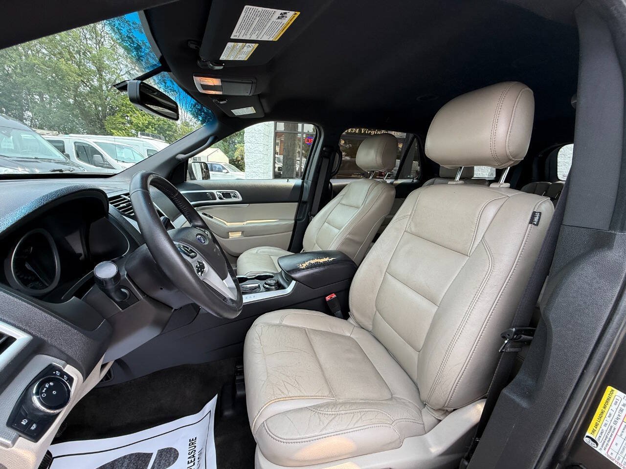 Used 2015 Ford Explorer XLT w/ Equipment Group 202B AWD/4WD image 14
