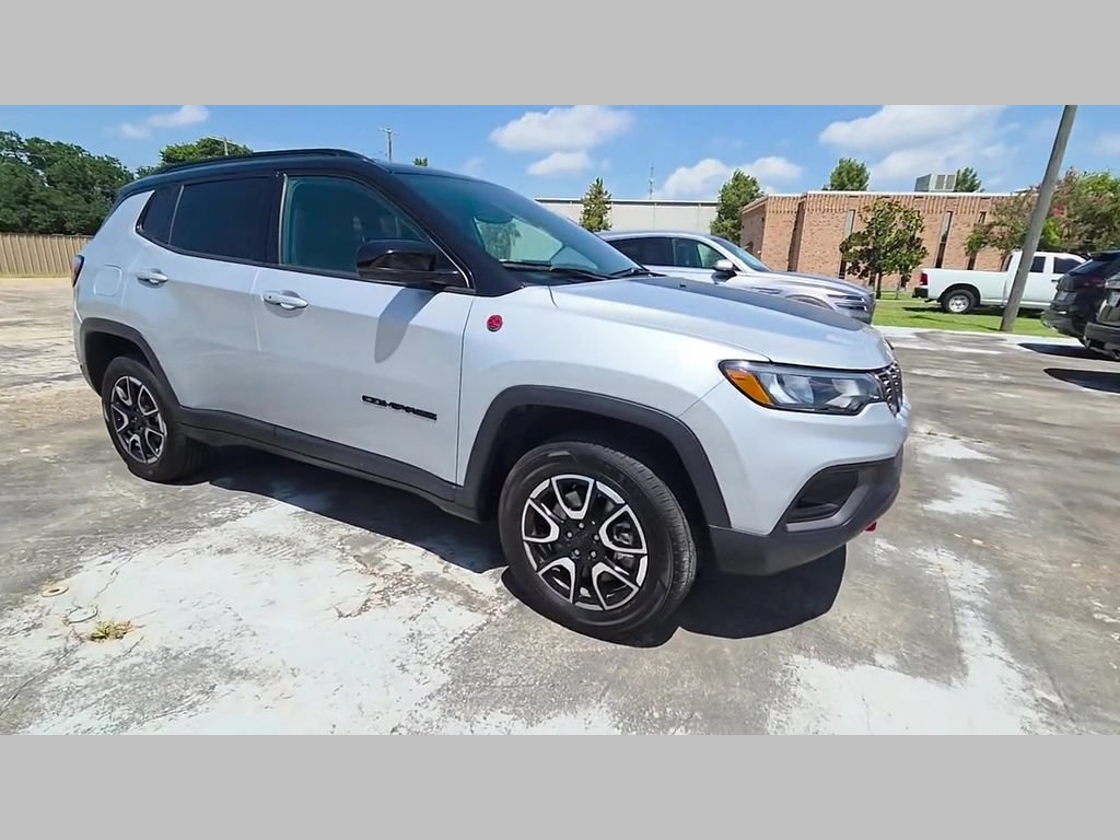 Used 2024 Jeep Compass Trailhawk AWD/4WD image 31