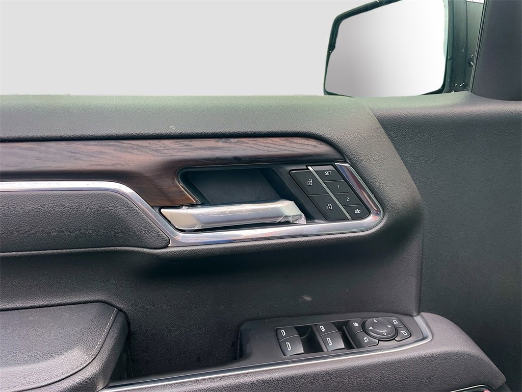 Used 2025 GMC Sierra 1500 SLT image 9