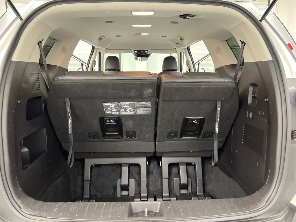 Used 2025 Kia Carnival FWD image 43