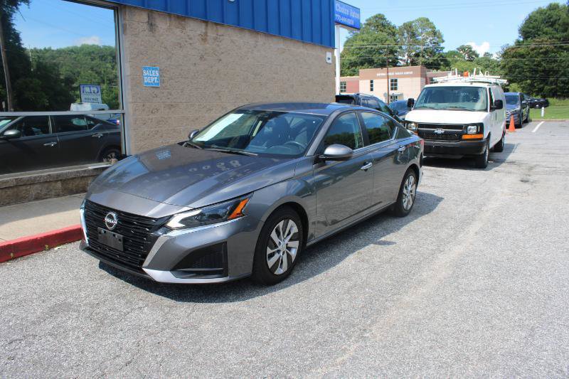 Used 2023 Nissan Altima 2.5 S FWD image 3