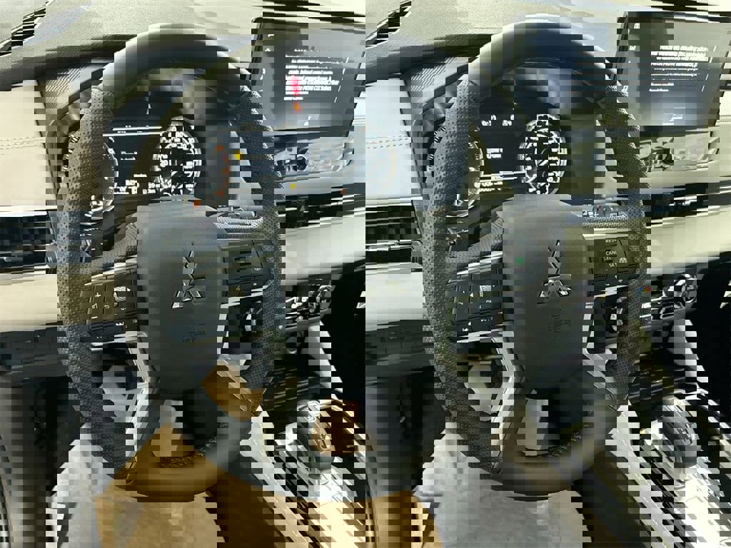 New 2025 Mitsubishi Outlander SE image 10