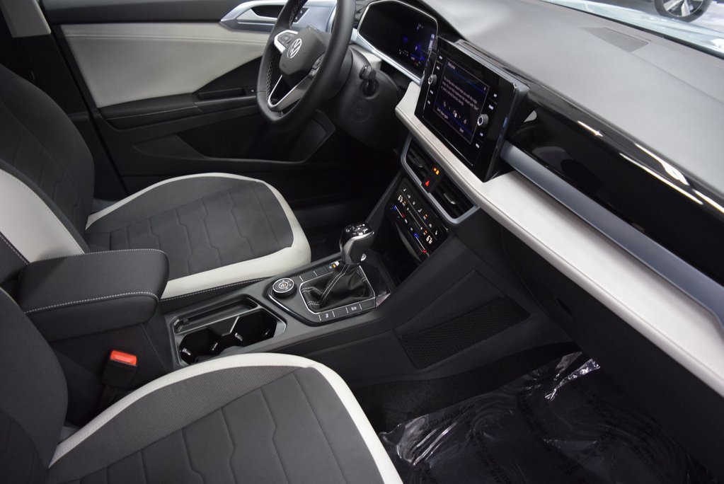 New 2025 Volkswagen Taos SE image 7