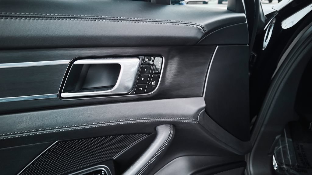 Used 2020 Porsche Panamera 4 AWD/4WD image 17