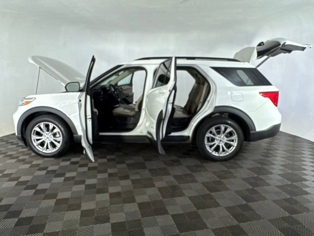 Used 2020 Ford Explorer XLT w/ Equipment Group 202A AWD/4WD image 10