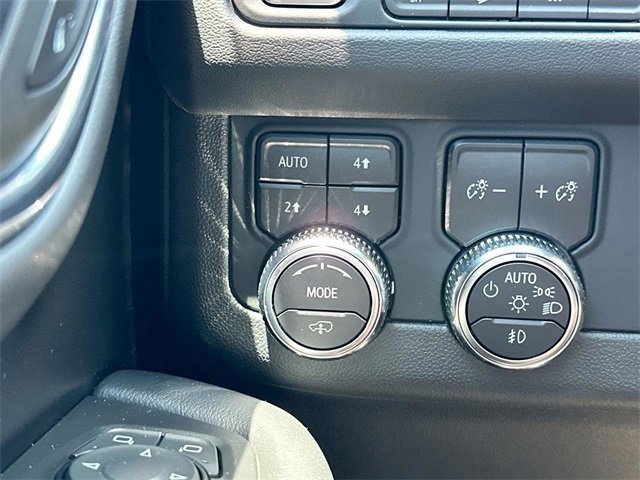 Used 2023 GMC Yukon AT4 w/ AT4 Premium Plus Package image 27