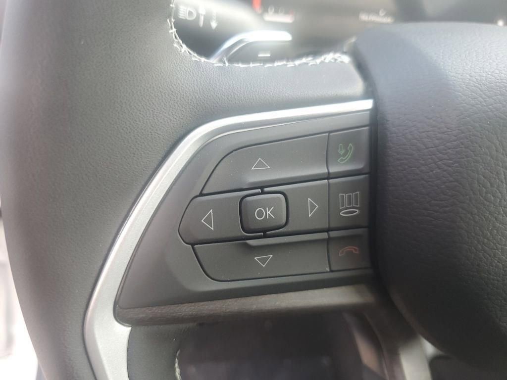 Used 2025 Jeep Grand Cherokee Limited w/ Black Appearance Package image 20