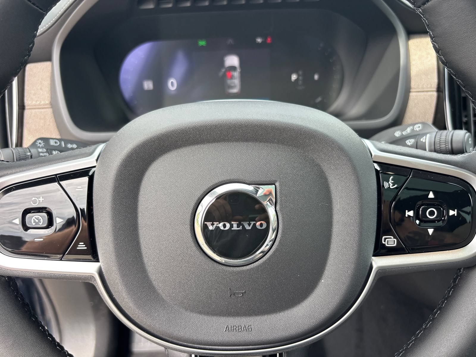 New 2026 Volvo XC90 B6 Plus w/ Protection Package Premier AWD/4WD image 16
