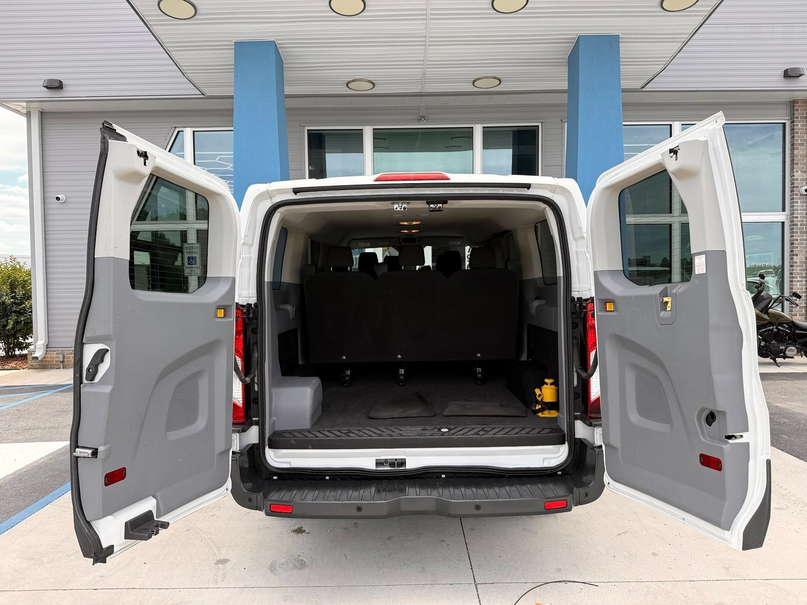 Used 2018 Ford Transit 150 XL RWD image 35