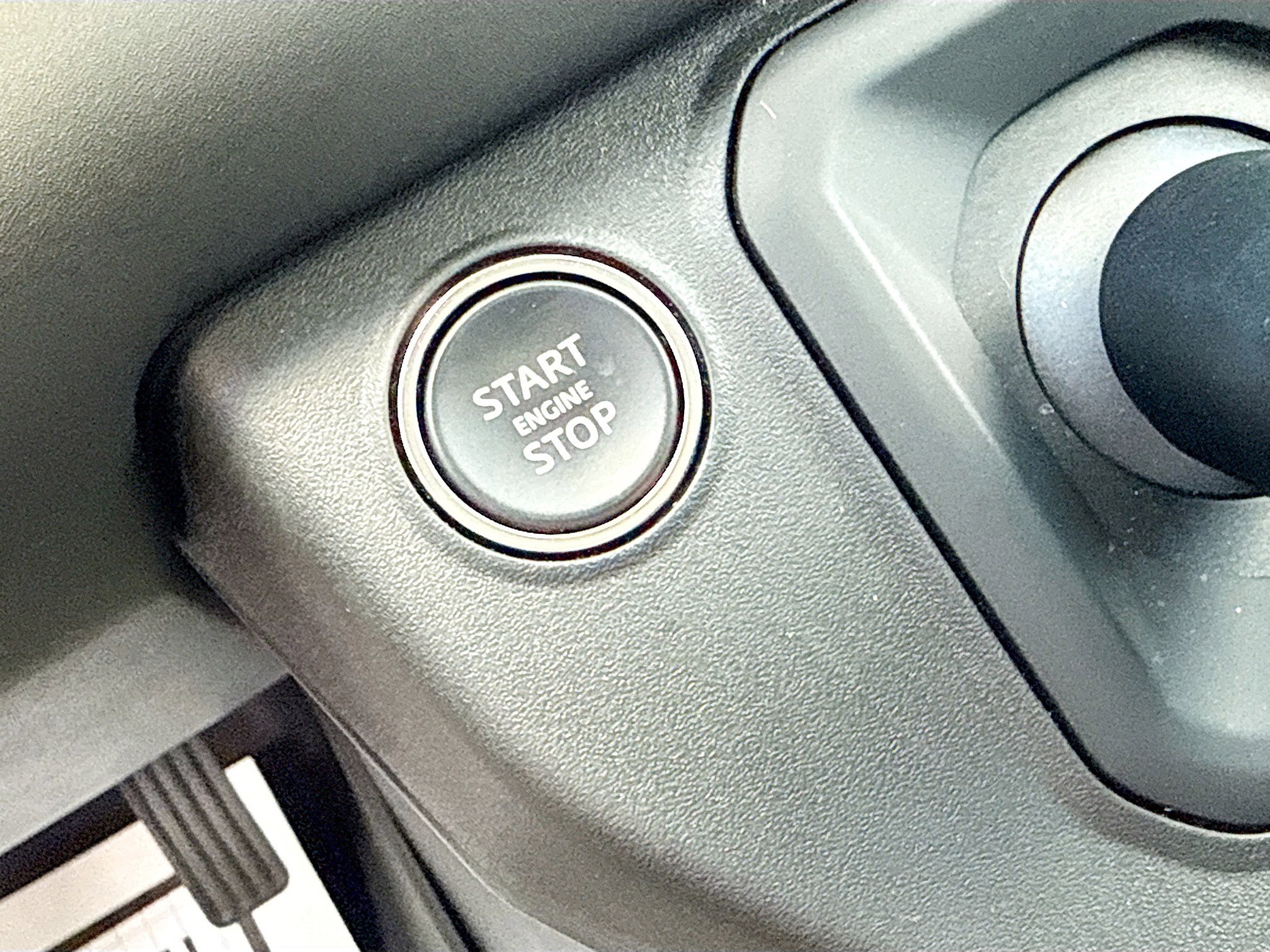 Certified 2025 Land Rover Defender 90 S AWD/4WD image 31