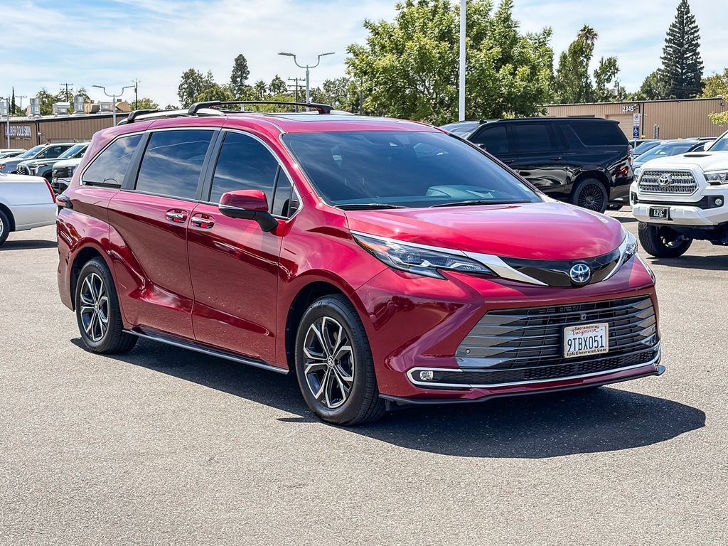 Used 2025 Toyota Sienna Platinum AWD/4WD image 5