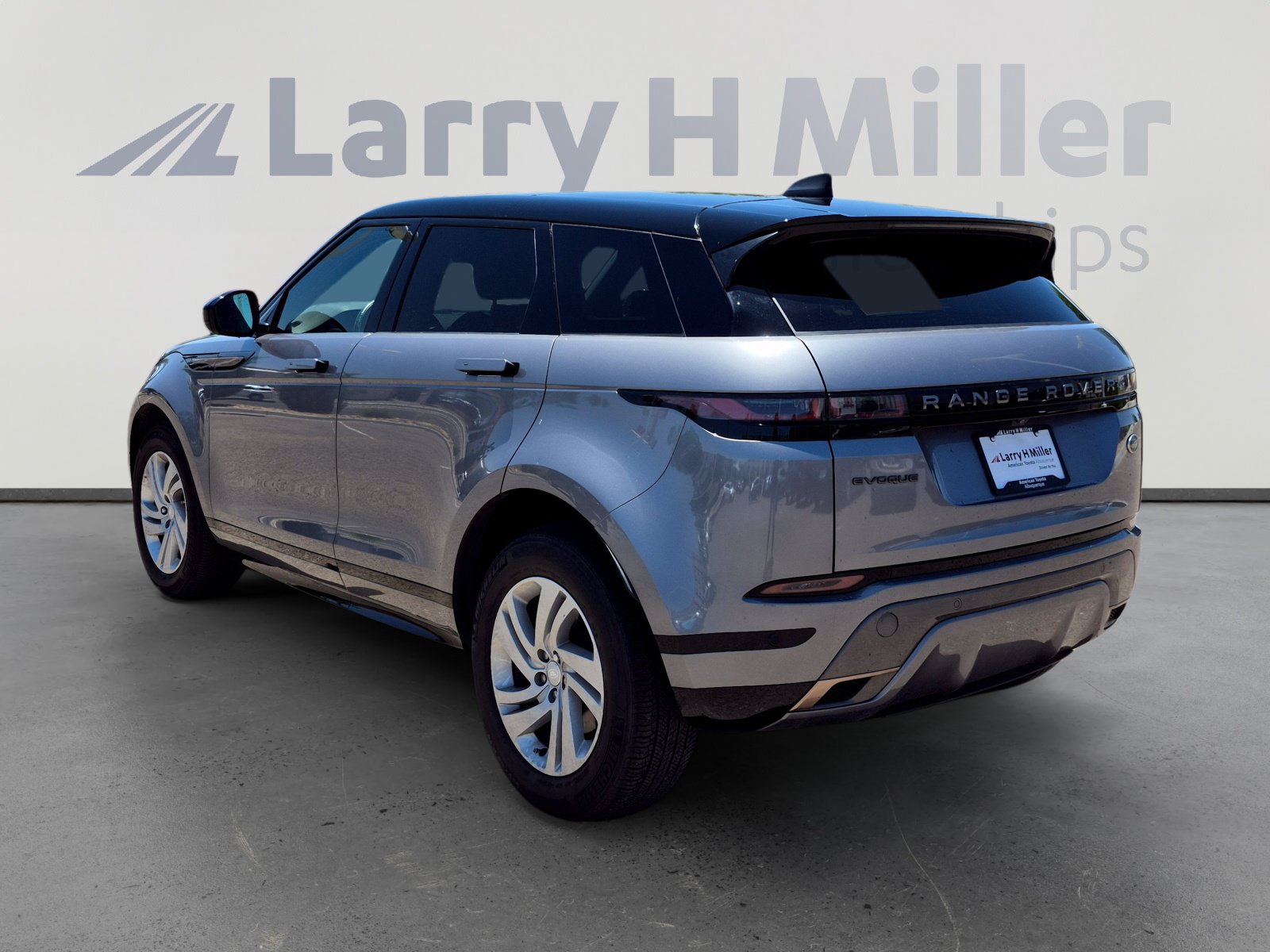 Used 2023 Land Rover Range Rover Evoque R-Dynamic S AWD/4WD image 3
