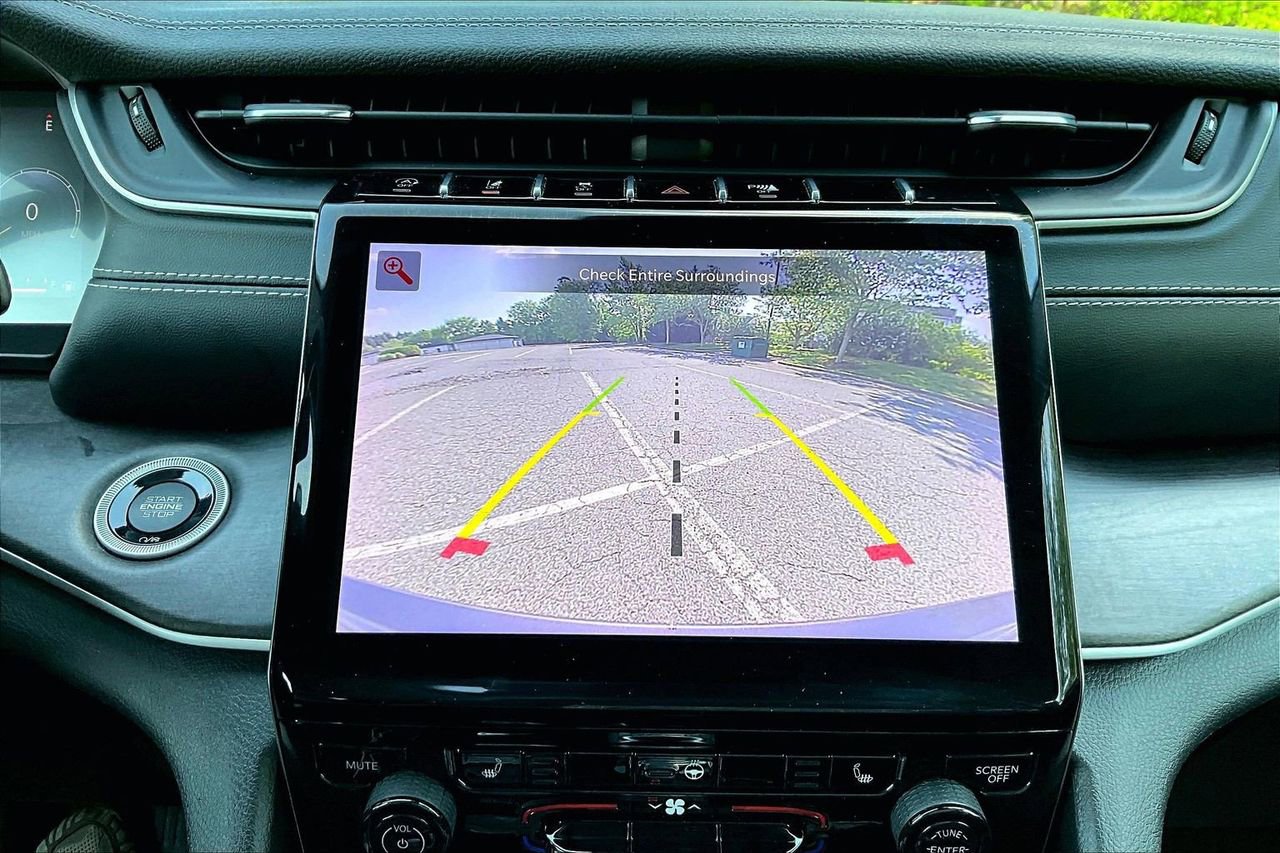 Certified 2023 Jeep Grand Cherokee Limited w/ MOPAR Finishing Package AWD/4WD image 14