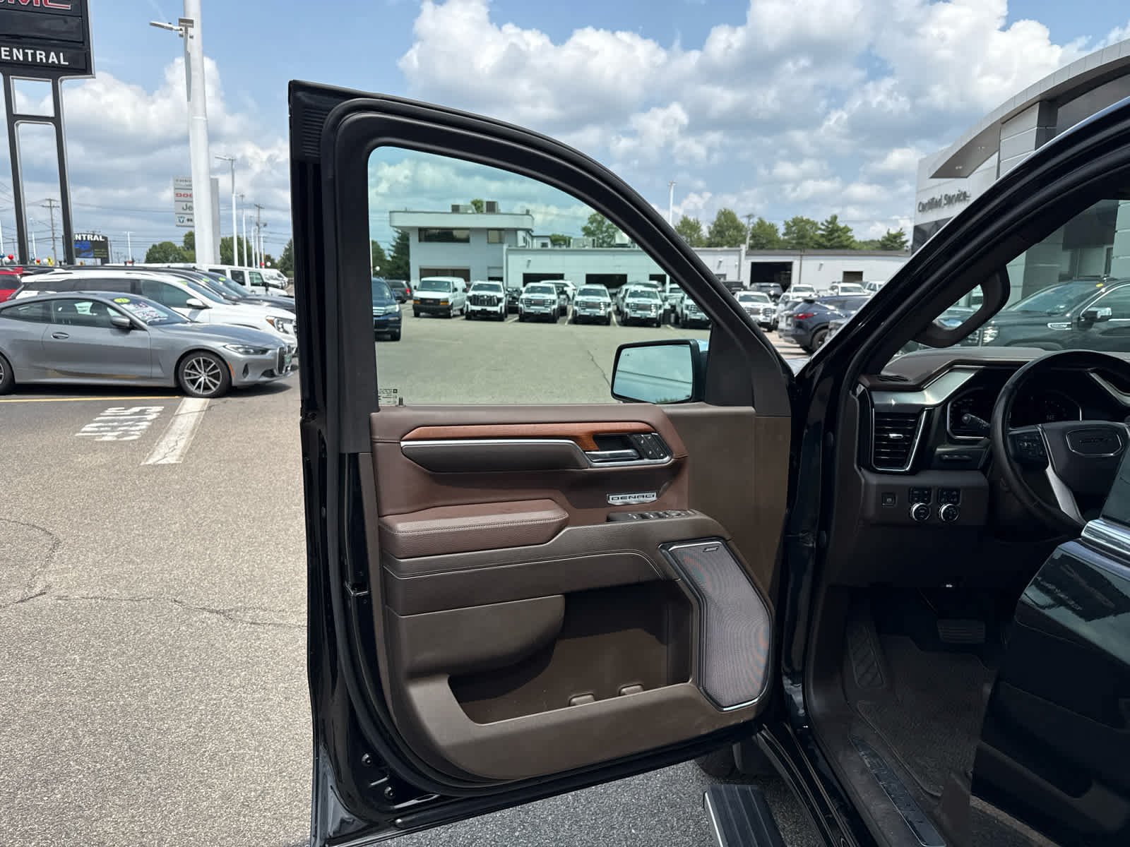 Certified 2023 GMC Sierra 1500 Denali w/ Denali Reserve Package AWD/4WD image 11