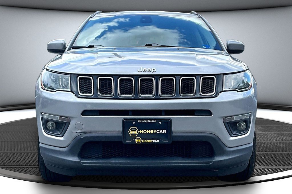 Used 2019 Jeep Compass Latitude w/ Cold Weather Group AWD/4WD image 2