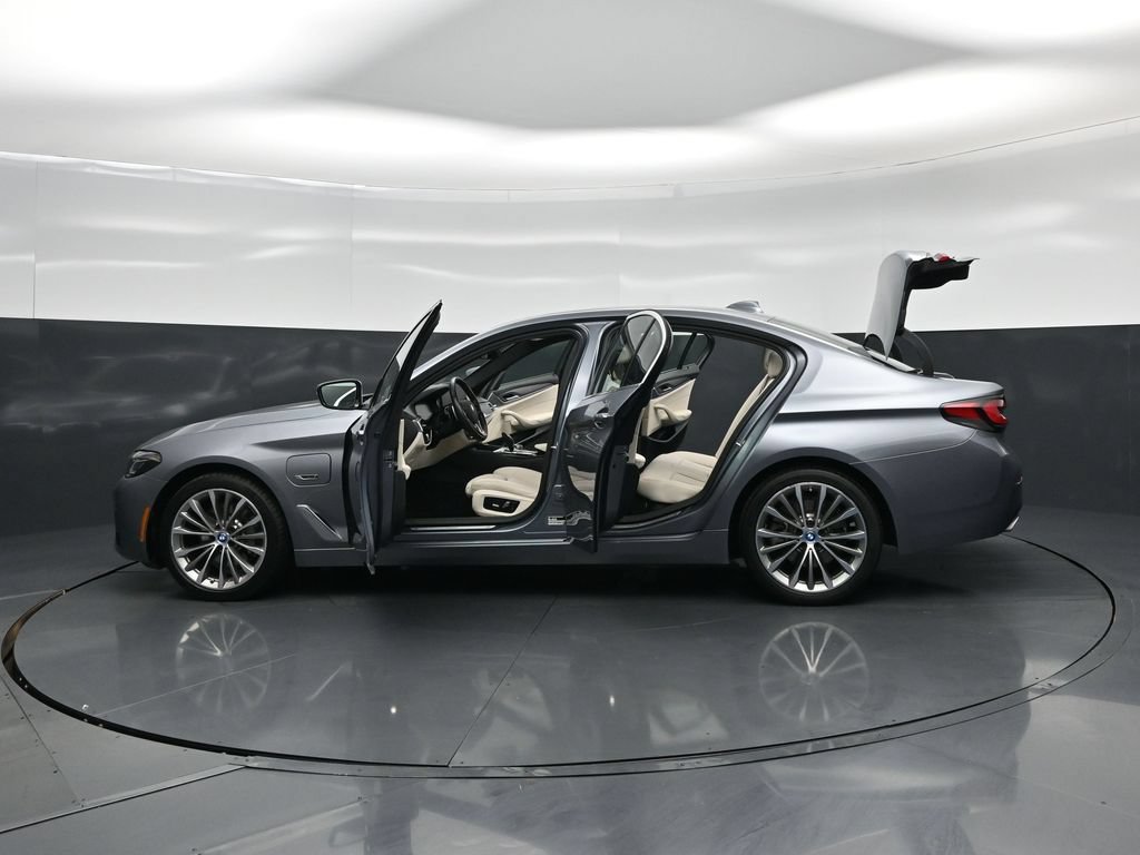 Used 2022 BMW 530e w/ Convenience Package RWD image 33