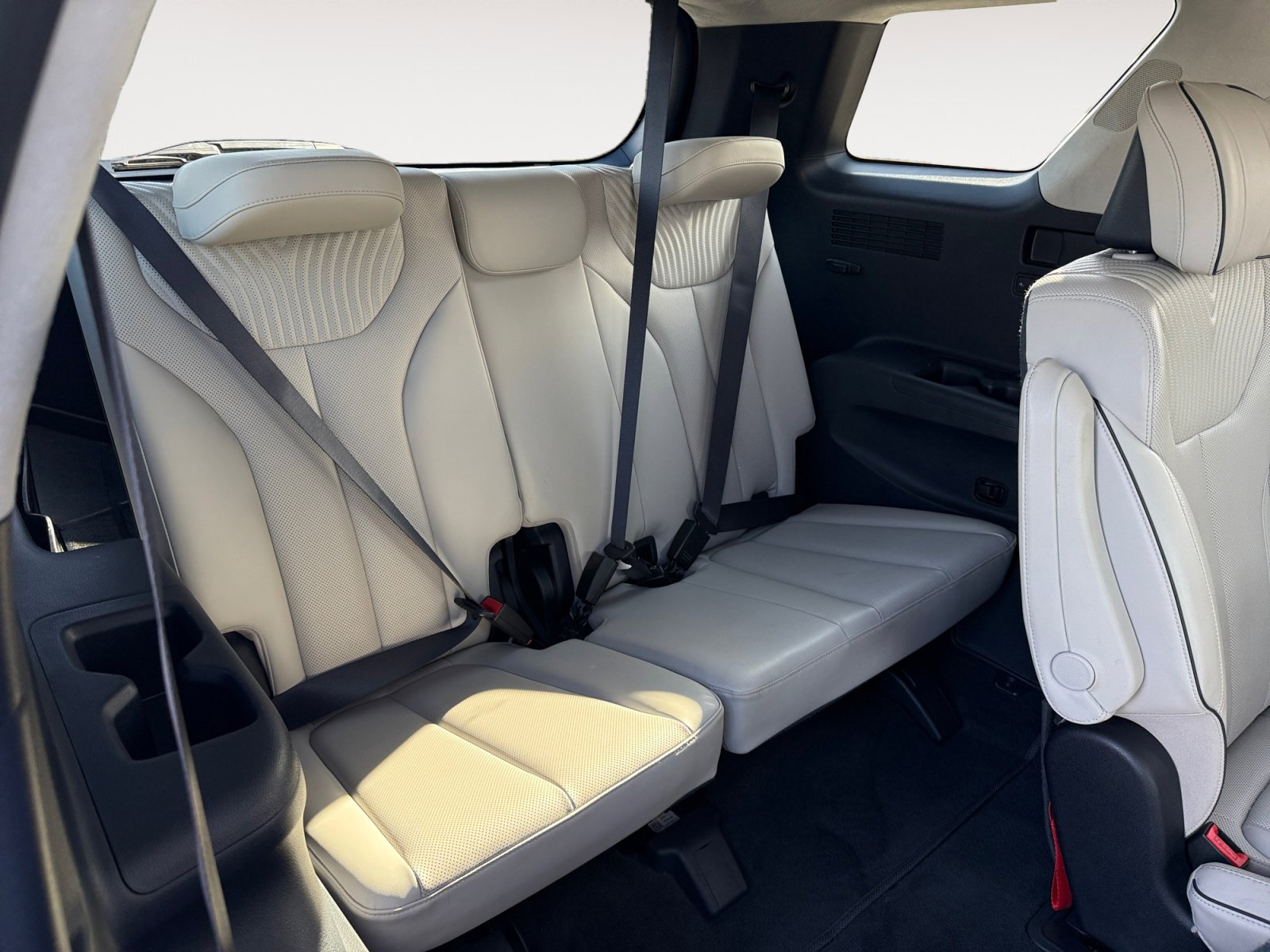 Used 2023 Hyundai Palisade Calligraphy w/ Cargo Package image 19