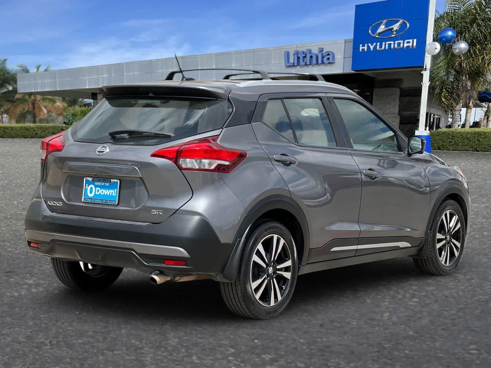 Used 2018 Nissan Kicks SR w/ Exterior Package FWD image 3