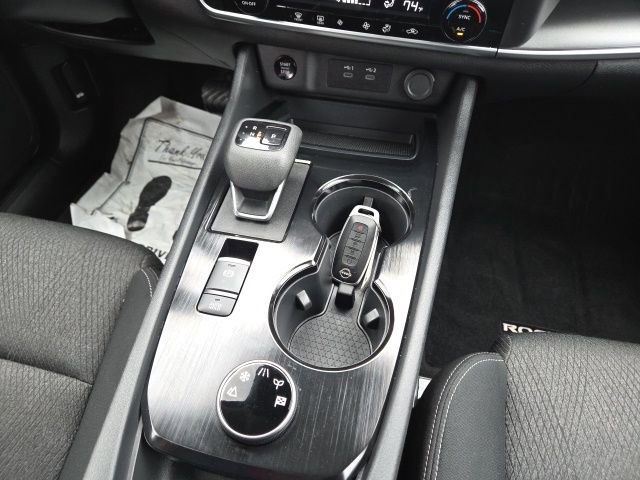 Used 2024 Nissan Rogue SV image 29