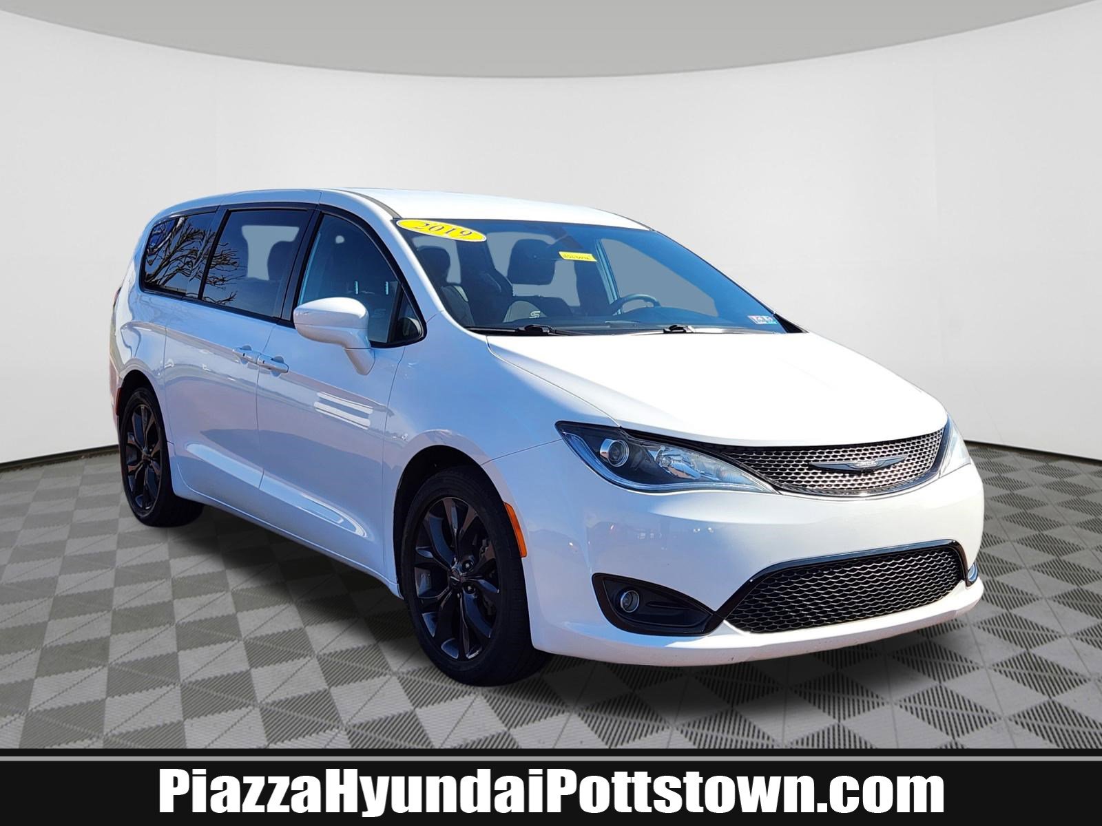 Used 2019 Chrysler Pacifica Touring Plus w/ S Appearance Package image 1