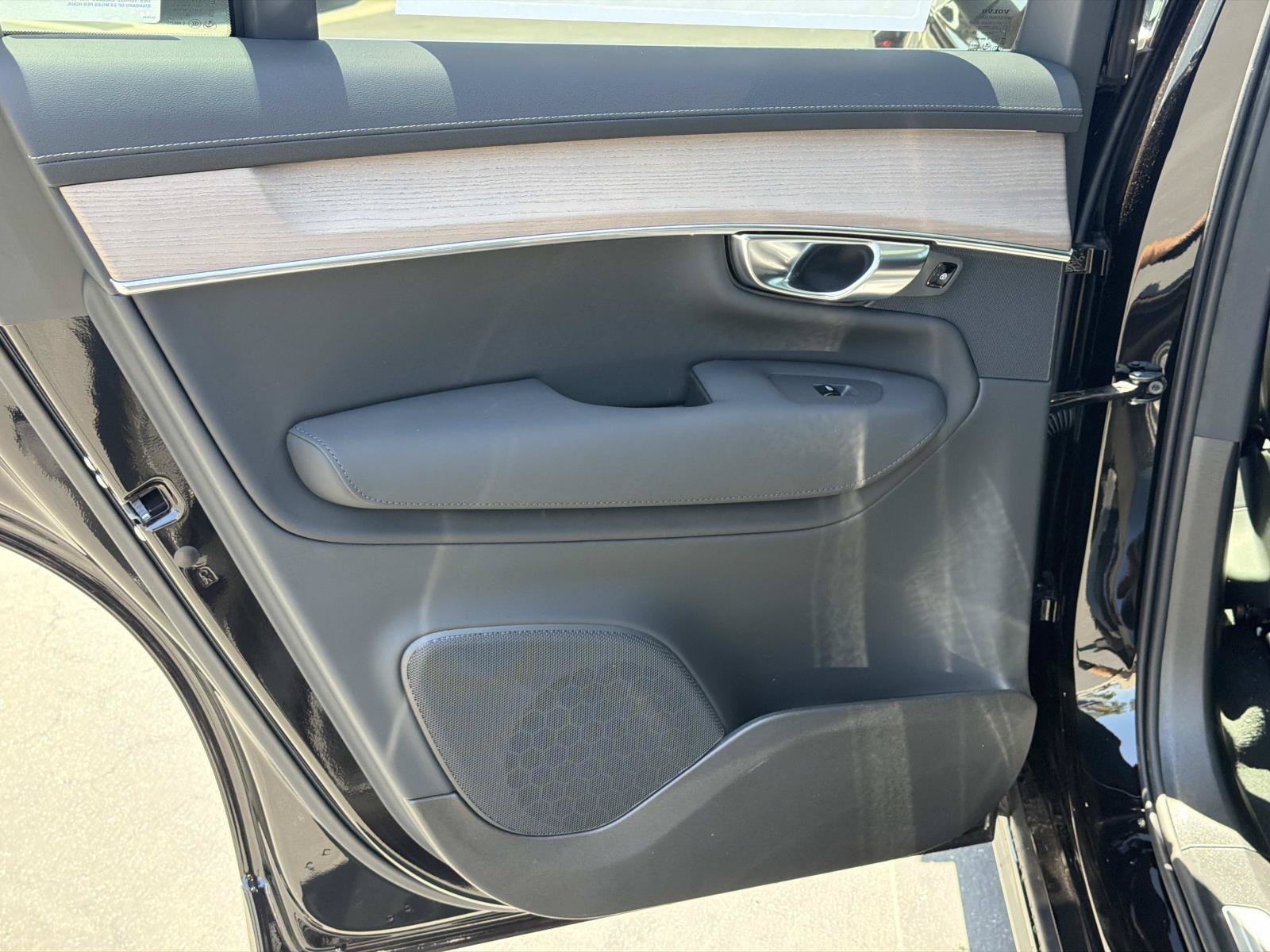New 2026 Volvo XC90 T8 Plus w/ Protection Package AWD/4WD image 16