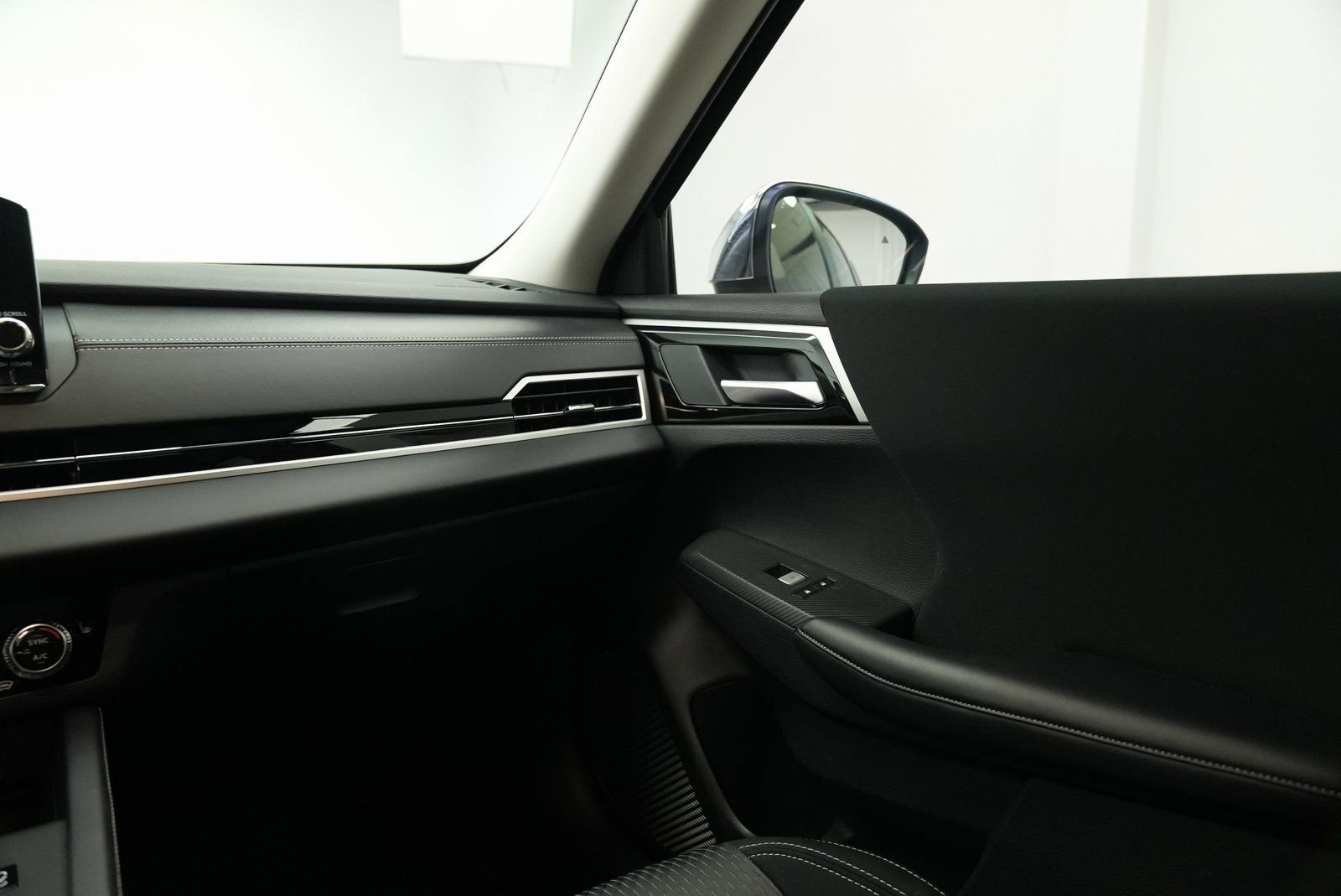 Used 2025 Mitsubishi Outlander ES image 29