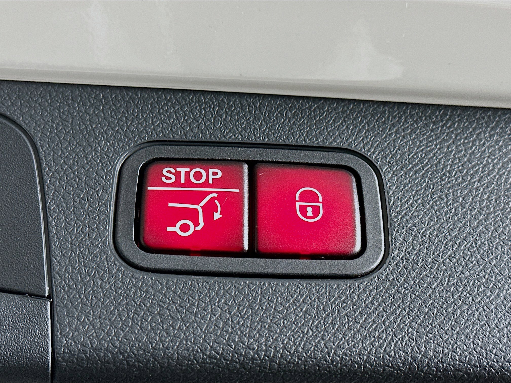 Used 2022 Mercedes-Benz GLC 300 4MATIC w/ Premium Package Lite image 31