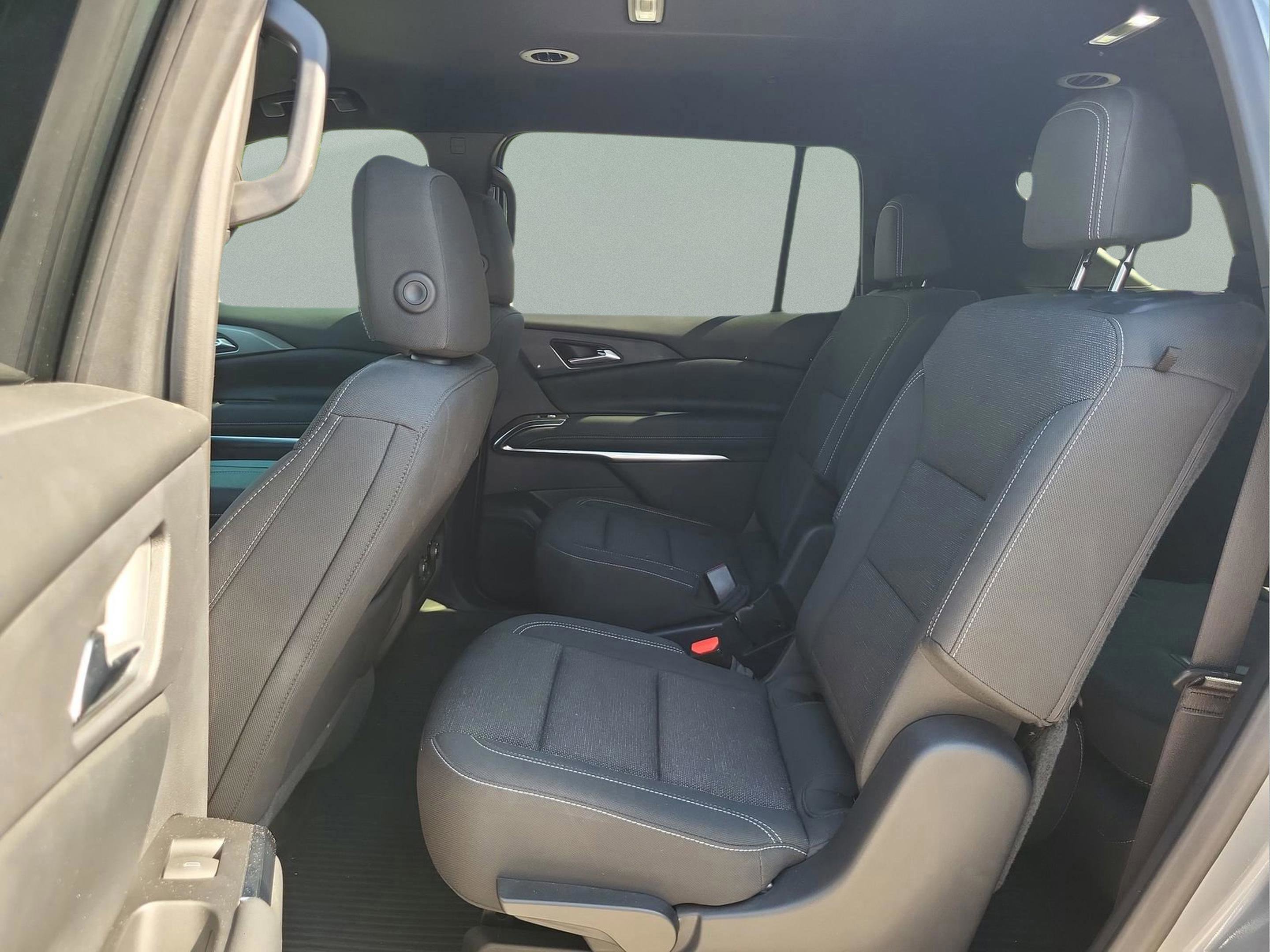 Used 2024 Chevrolet Traverse LT FWD image 18