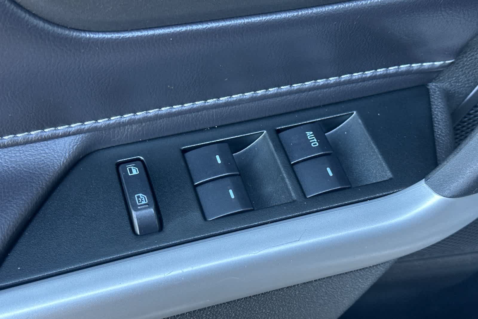 Used 2013 Ford Edge Sport w/ Driver Entry Pkg FWD image 13