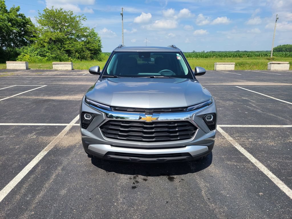 Used 2026 Chevrolet TrailBlazer LT FWD image 2
