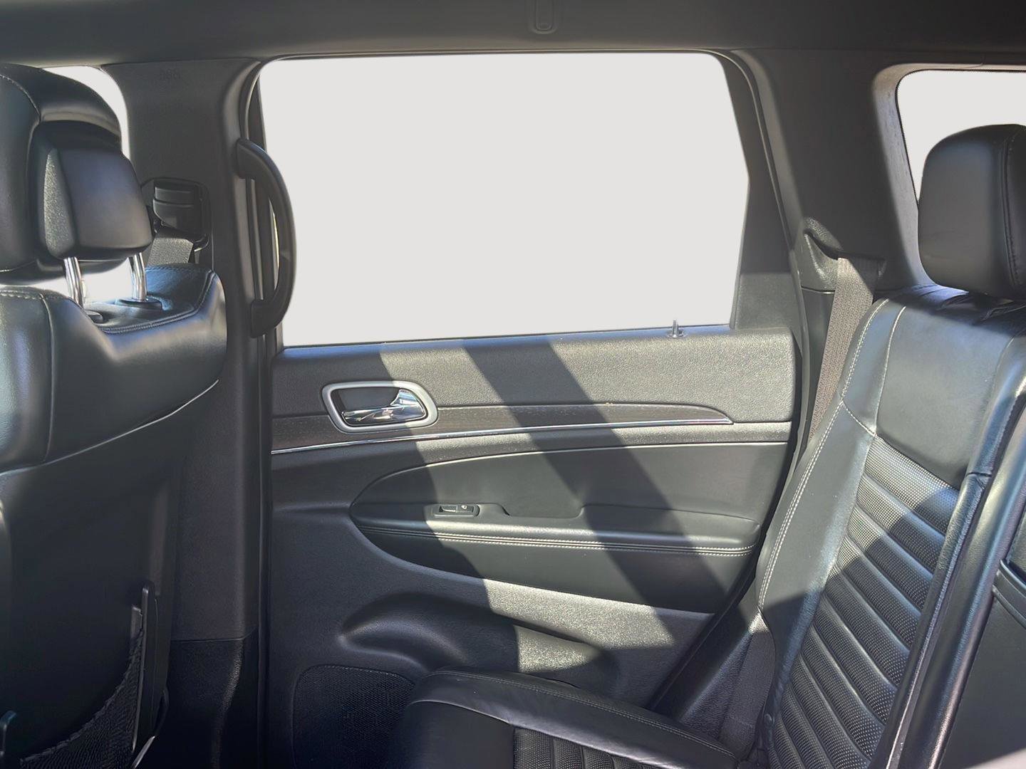 Used 2018 Jeep Grand Cherokee Limited AWD/4WD image 9