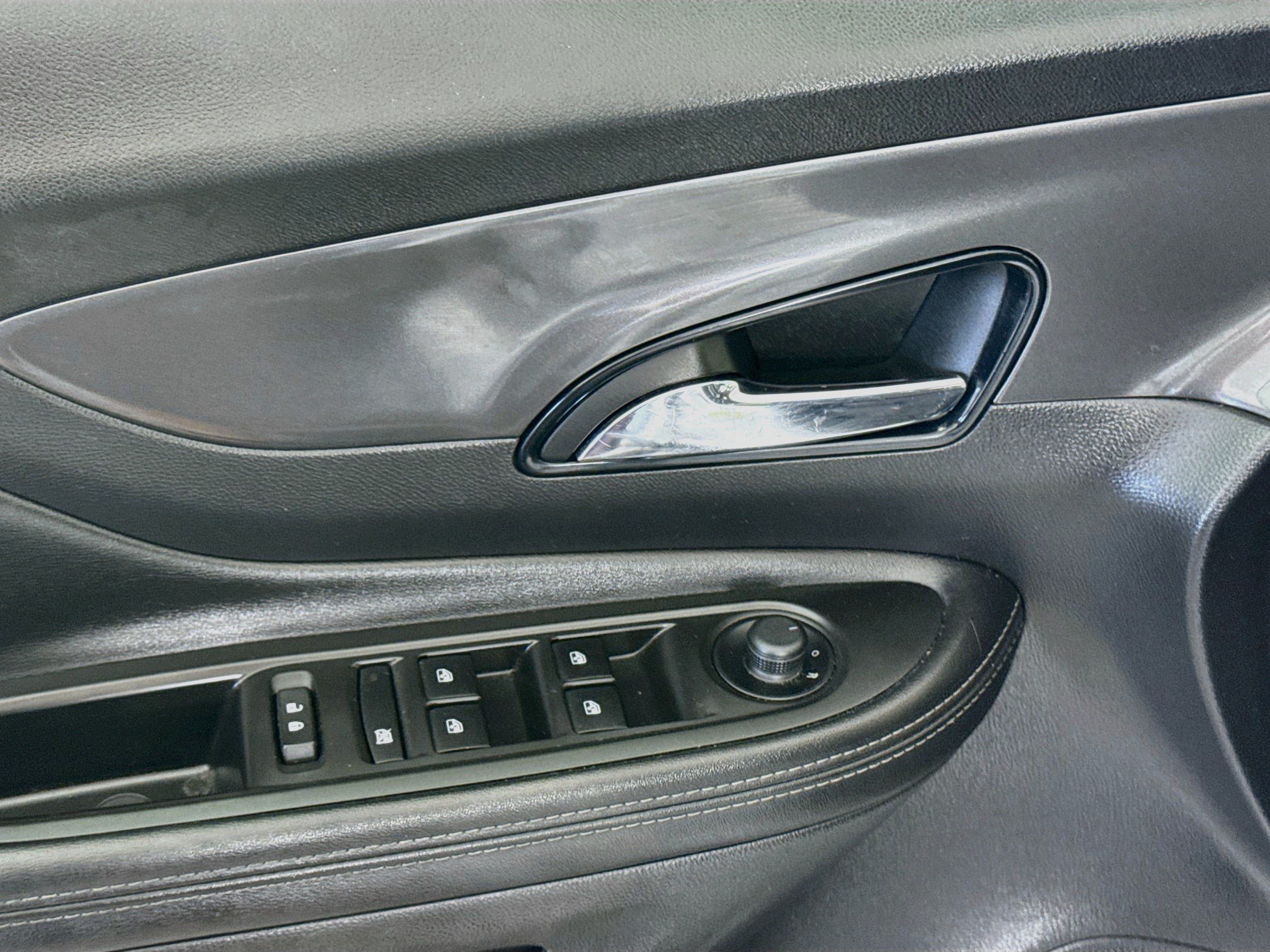 Used 2020 Buick Encore Preferred FWD image 24
