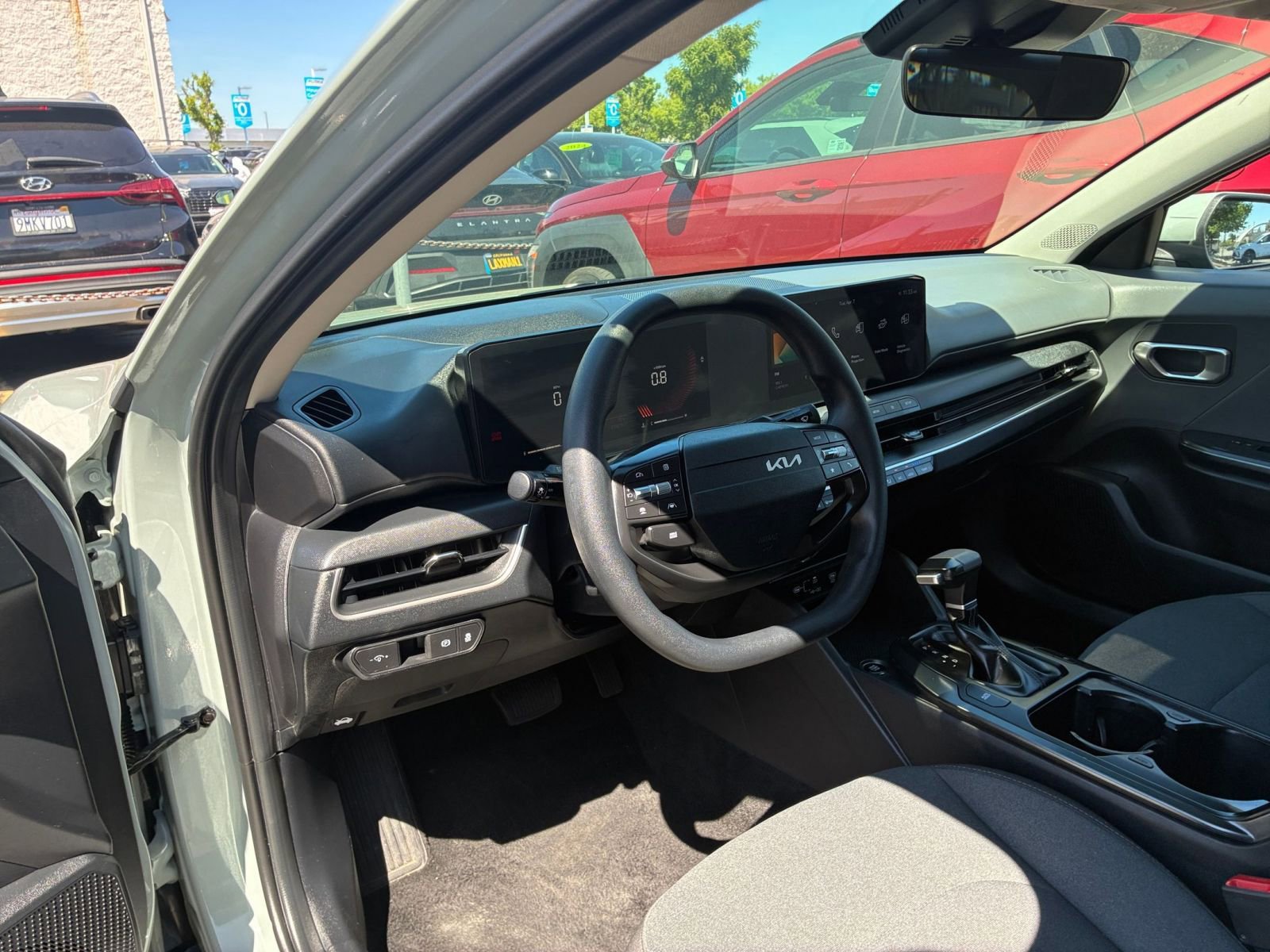 Used 2025 Kia K4 LXS image 33