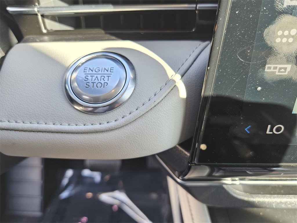 Used 2025 Lincoln Nautilus Reserve image 20