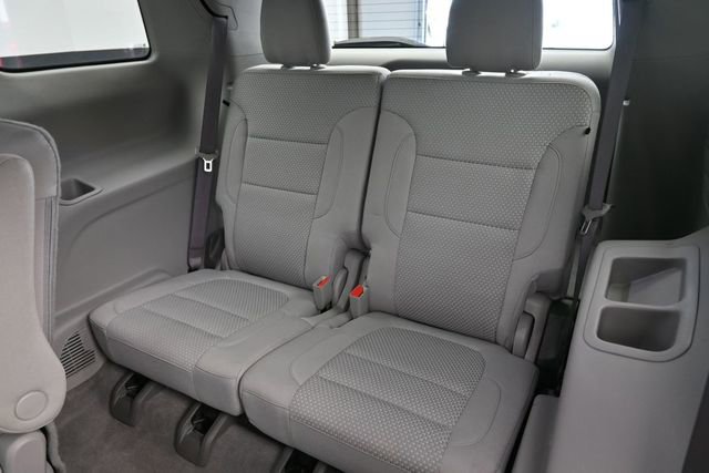 Used 2021 GMC Acadia SLE w/ Driver Convenience Package FWD image 29