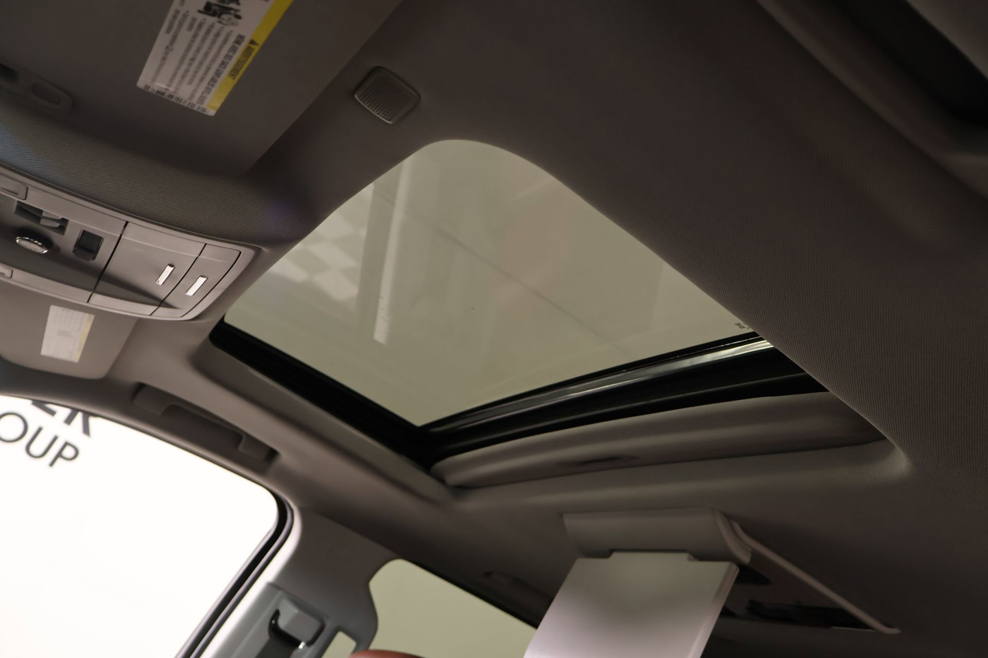 Used 2019 Chevrolet Suburban Premier w/ Premier Plus Edition image 18