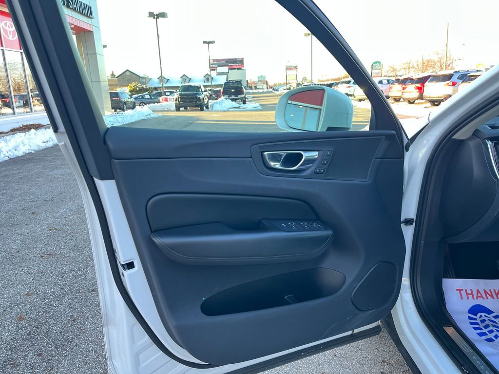 Used 2019 Volvo XC60 T5 Momentum w/ Premium Package image 11