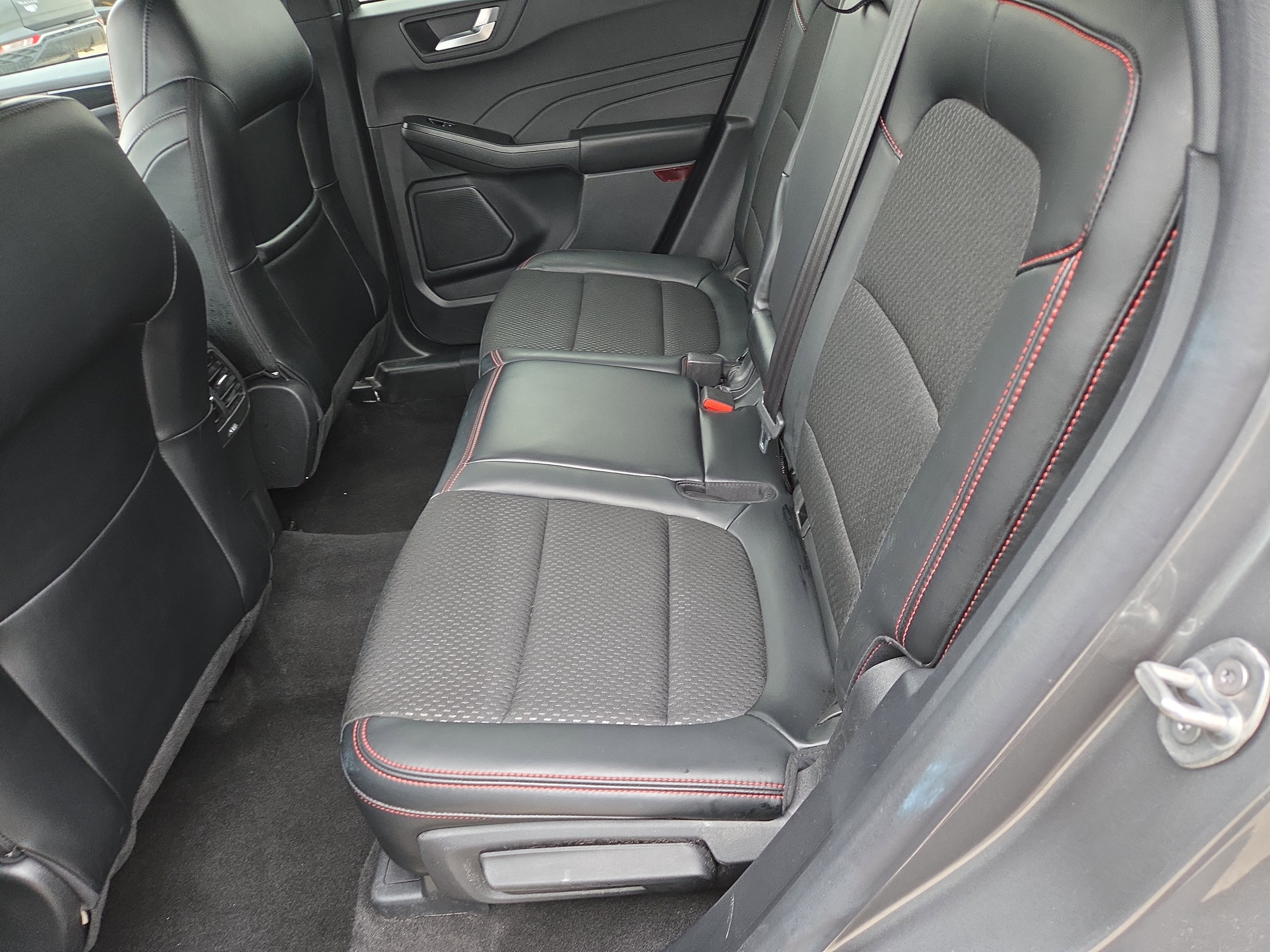 Used 2025 Ford Escape ST-Line image 7