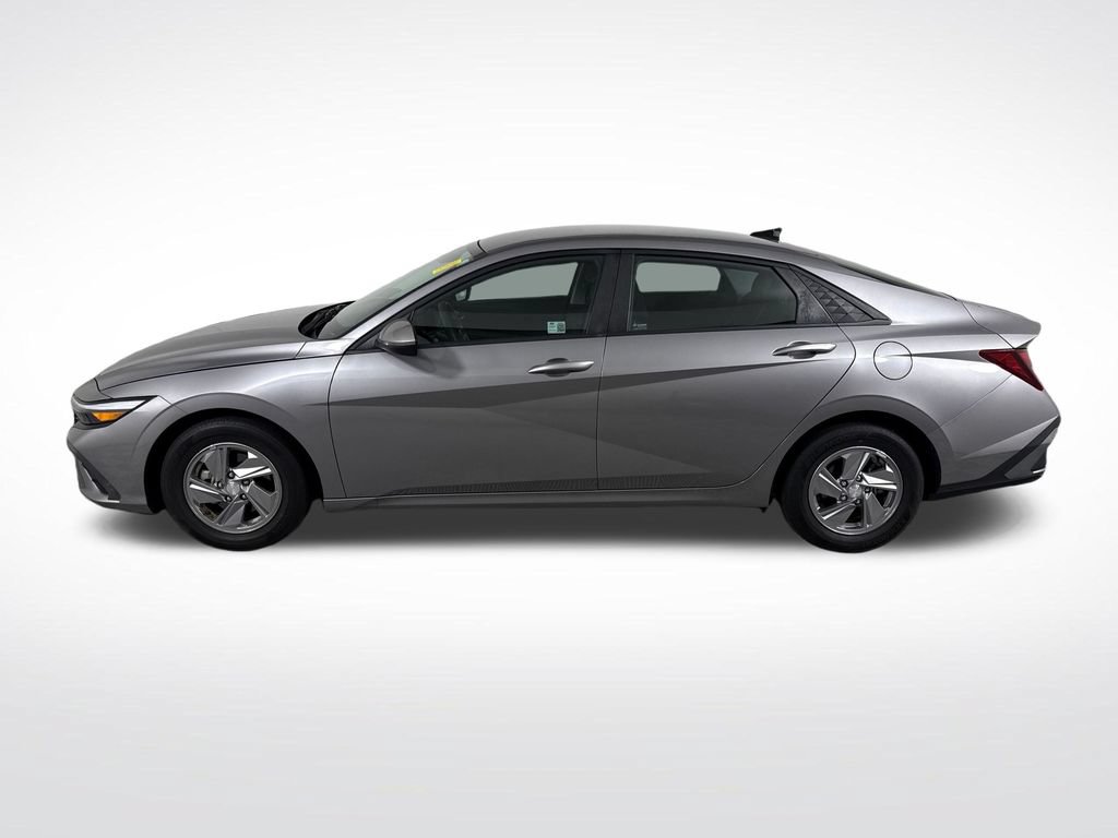 Certified 2024 Hyundai Elantra SE FWD image 8